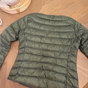 Uniqlo Green Puffer Jacket Lightweight Insulated Water-Resistant